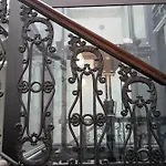 Art Gallery *